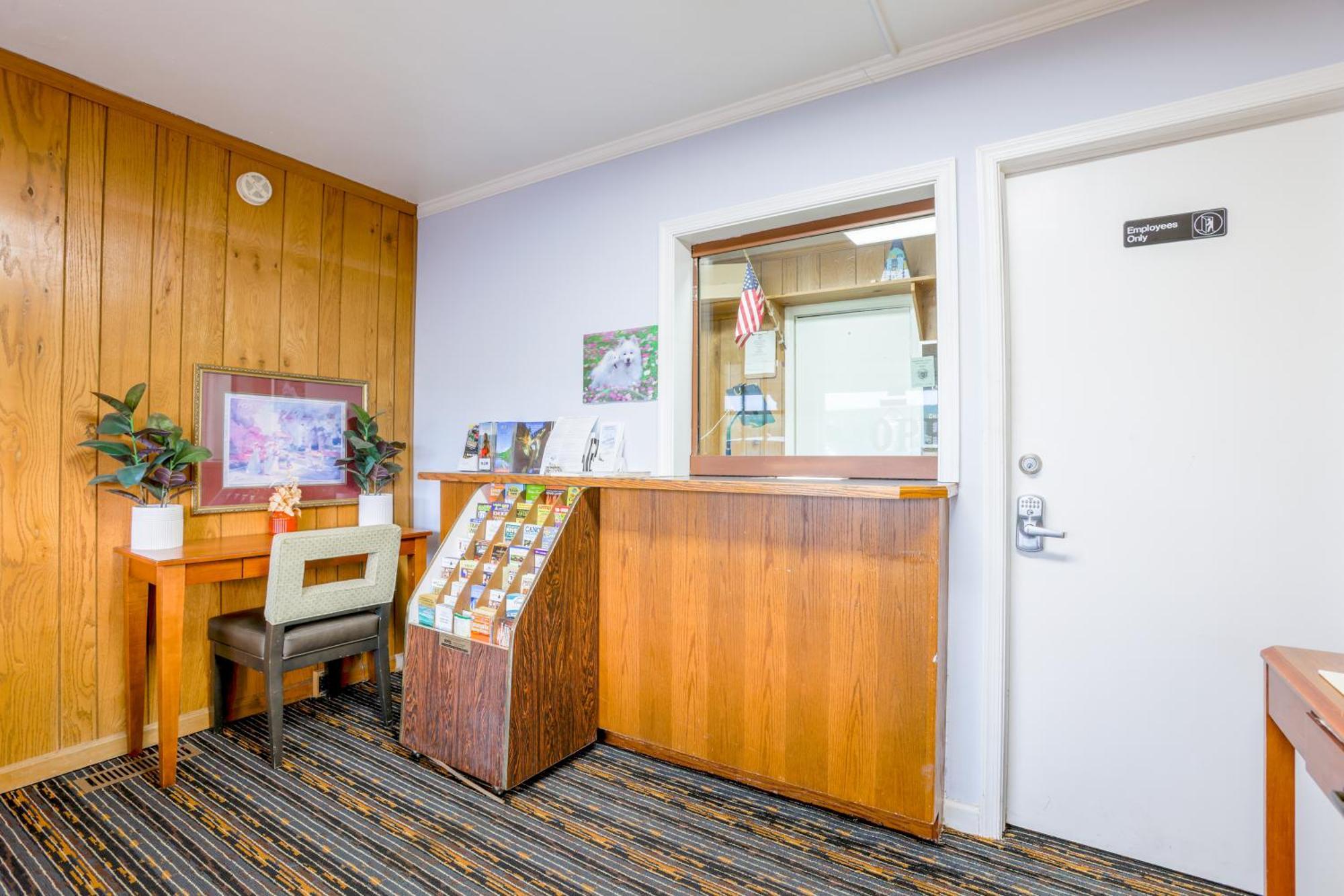 Relax Inn By Oyo Natural Bridge I-81 Екстер'єр фото